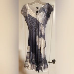Komaro Size Large Off White, Gray & Charcoal With Lace Short Sleeves & Lace Hem.